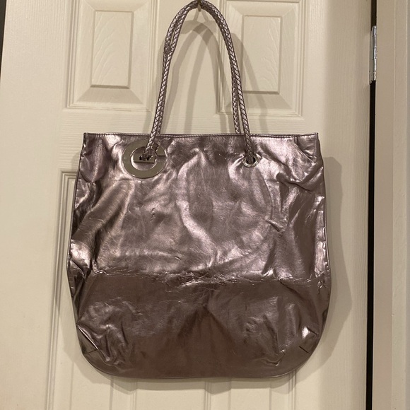 elizabeth Grant Handbags - Elizabeth Grant Tote, Fully Lined in Silver with snap closure -NWOT